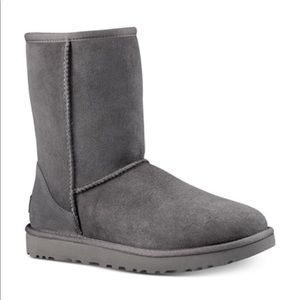 UGG Women’s Classic Shearling Lined Short Boot